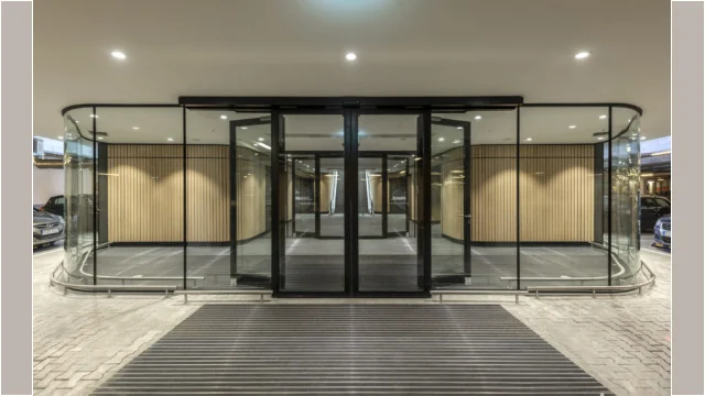Bonarka City Center curved fire-rated glass partitions